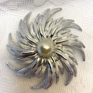 Vintage Sarah Coventry Silver Tone  Faux Pearl Hurricane Brooch